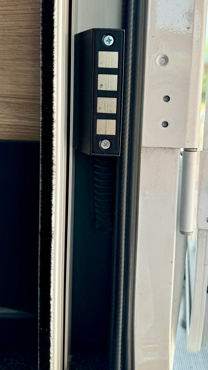 Halter für Federkontakte Chausson